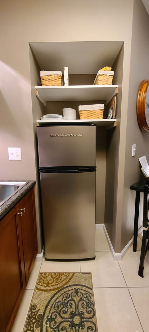 refrigerator 