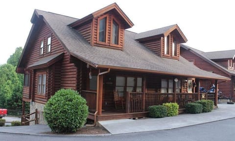 Front view of cabin unit in Big bear lodge & resort