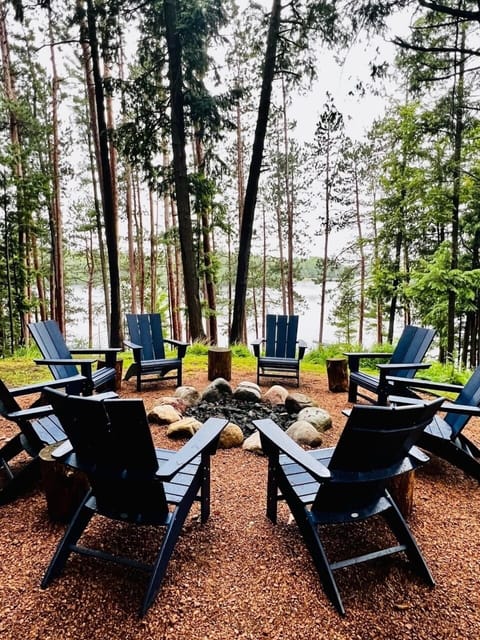 Lakeside Firepit w/firewood and Great Lake Views
