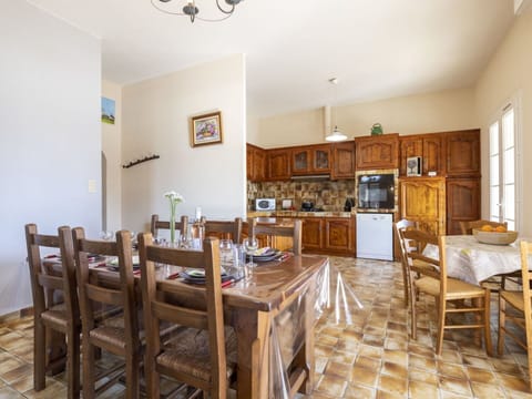 Table, Furniture, Picture Frame, Chair, Wood, Lighting, Interior Design, Cabinetry, Building, Flooring