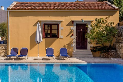 External view of the building. studio by the pool