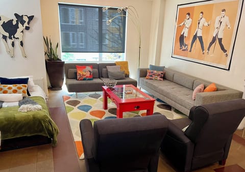 Living room area with twin daybed set up.