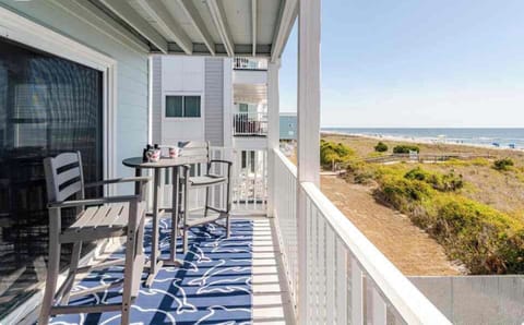 Personal balcony overlooking the beach & panorama ocean views!