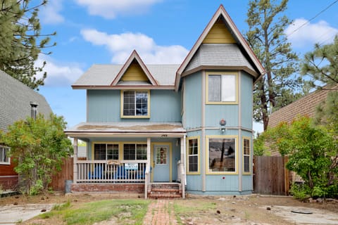 Welcoming cabin entry surrounded by towering pine trees, offering fresh mountain air and a peaceful forest setting—the perfect first impression for your Big Bear Lake getaway.