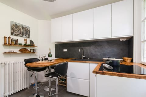 Kitchen well equipped - with a dishwasher