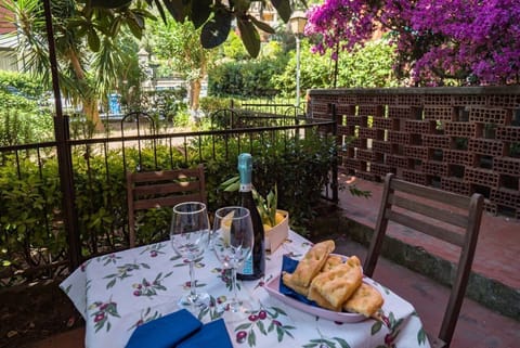 The Garden of Ada Ground Floor Studio with AC and Patio Apartment in Monterosso al Mare