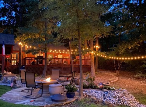 Lakecrest Landing - view at night