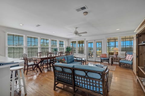 Large Open Plan Living Room, Dining Room with Dining Table seating for 10 and Extra Seating at the Breakfast Bar