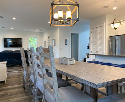 Large table seating of 9 with view of 75" Tv.