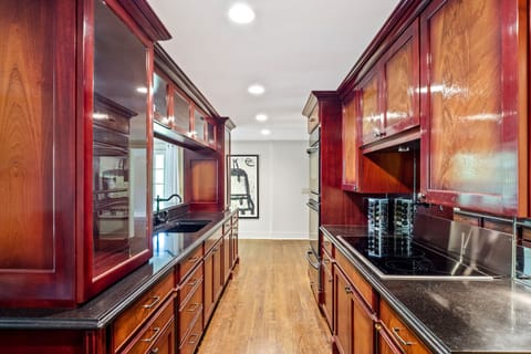 Service Kitchen Behnd Main Serving Kitchen