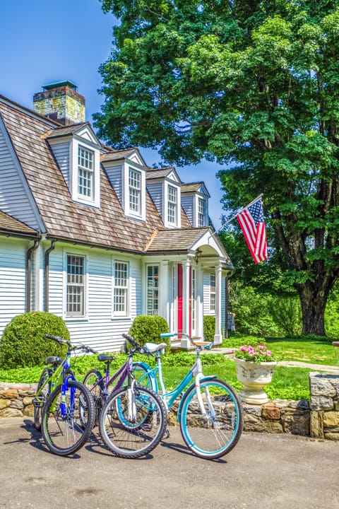 45 Calhoun-15 Acres Lawns/Garden, Pool, BBQ, Bikes, Views, Close to Town, Views!