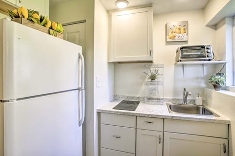 Kitchenette | Toaster Oven | Built-In Hot Plate