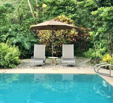 Lovely pool setting!