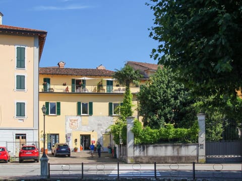 Residential Area, Neighbourhood, Building, Property, House, Town, Architecture, Home, Tree, Human Settlement