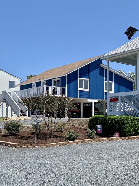 Right Exterior/street view/driveway