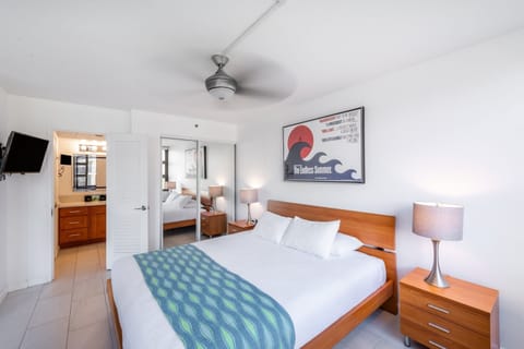 Bedroom, Room, Indoors, Furniture, Bed