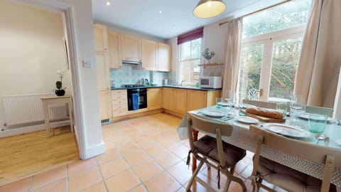 Oxford Two Bedroom Abbey Road Kitchen Front
