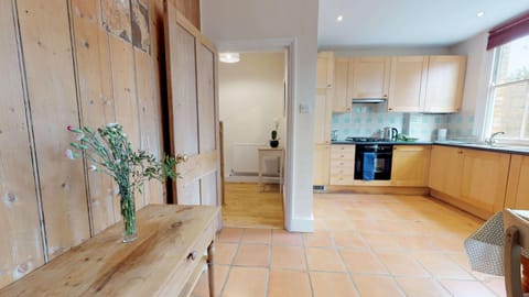Oxford Two Bedroom Abbey Road Kitchen View