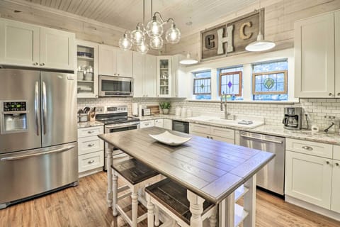 Kitchen | Blender | Wine Cooler