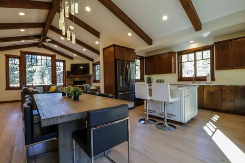 Mammoth Gray Bear Getaway
