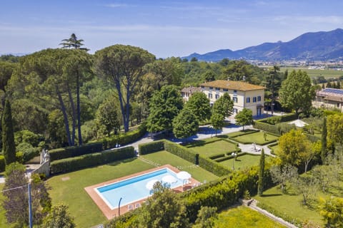 The Villa with the park and the swimming pool
