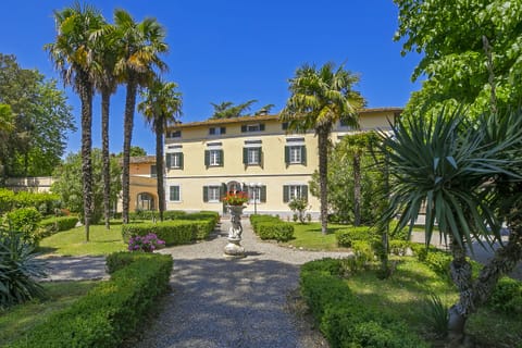 The Villa with the Italian-style jardin