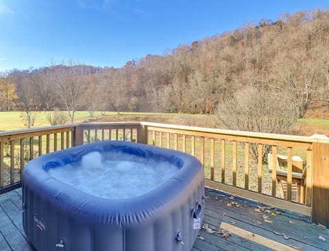Beattyville Vacation Rental | 3BR | 2BA | Stairs Required for Entry