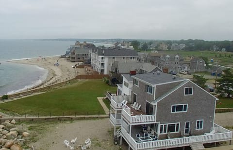 Large 5 bedroom, 3.5 bathroom house with 2 adjoining beaches.