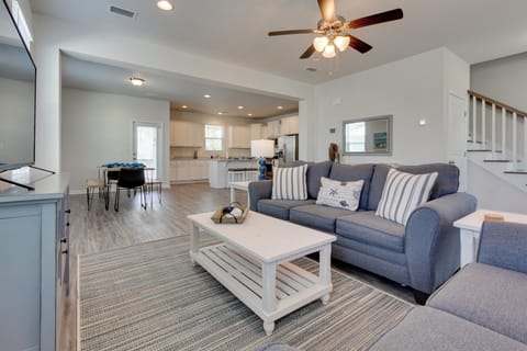 Living Room | Sleeper Sofa | Smart TV