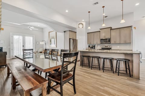 Southern Jewel - Crystal Shores - Kitchen & Dining Room