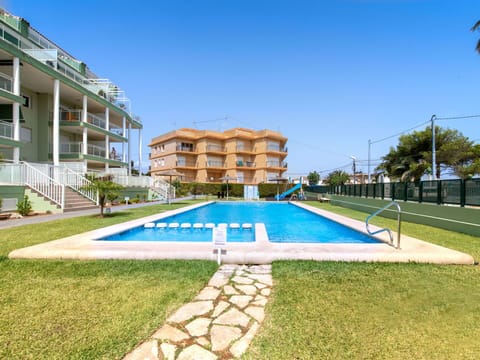 Plant, Sky, Building, Daytime, Property, Window, Water, Azure, Nature, Swimming Pool