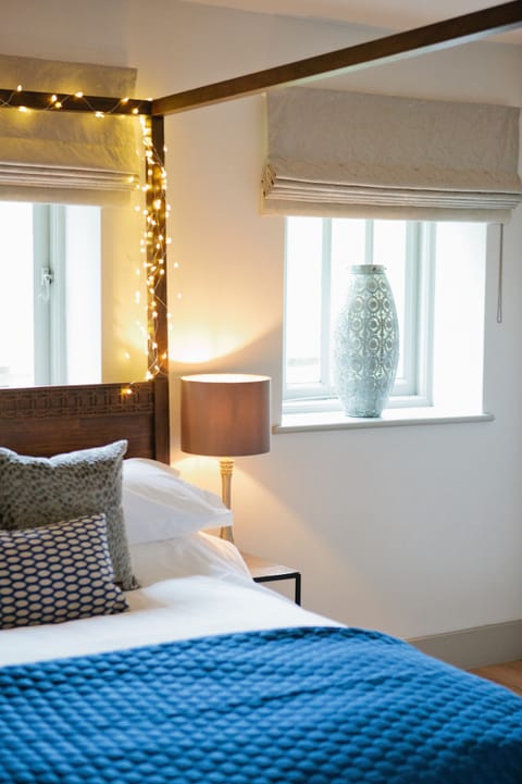 4 poster bed (Matilda Delves Photography)