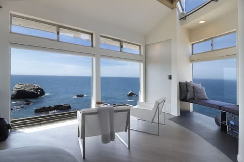 Stunning Ocean Views from every room in the house✨