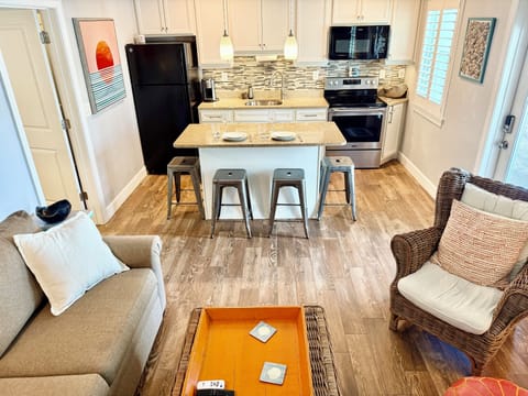 Open floor plan kitchen, dining & living room accommodations 