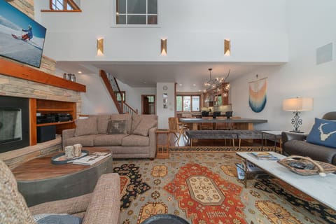 Picturesque Living Room - Aspen Ridge 16 - Vivid Vacation Rental - Picturesque Living Room - Aspen Ridge 16 - Vivid Vacation Rental