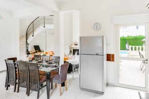 Villa Deja Blue by Ezoria Villas (8502)