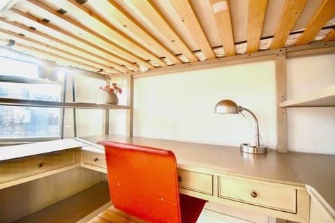 Workstation for productivity