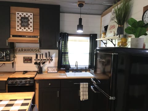 Pots,pans,dishes etc provided 