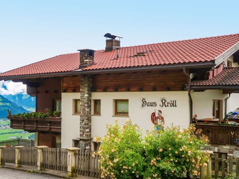 House, Building, Property, Roof, Town, Home, Architecture, Rural Area, Neighbourhood, Real Estate