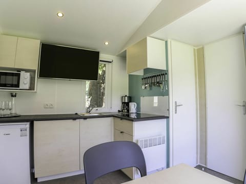 Room, Property, Furniture, Kitchen, Building, Interior Design, Cabinetry, Yellow, House, Countertop