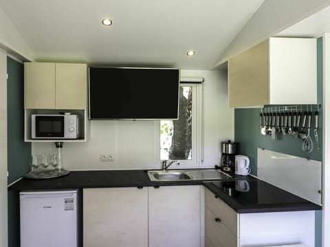 Room, Countertop, Furniture, Property, Cabinetry, Kitchen, Interior Design, Building, House, Home