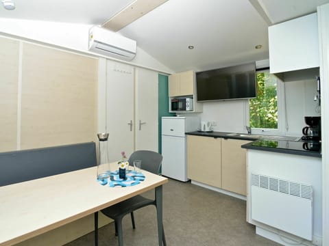 Room, Property, Building, Furniture, Interior Design, Kitchen, Cabinetry, House, Real Estate, Countertop