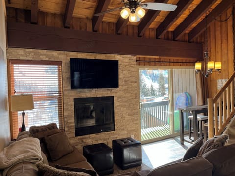 Living Room - 50" 4k Roku TV, YouTubeTV, MAX, Netflix, AmazonVid, Hulu, Disney+