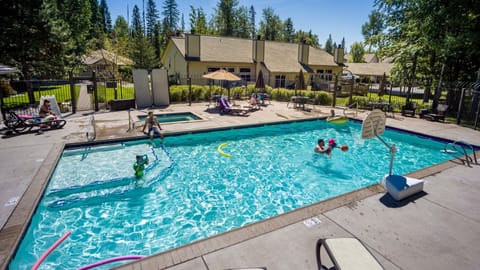 Heated pool & hot tub