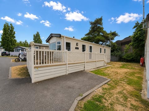 Escape to Essex for a bank holiday retreat and enjoy the comfort of a 3-bedroom, 8-berth caravan with decking at Naze Marine Holiday Park, ideal for last-minute weekend getaways.
