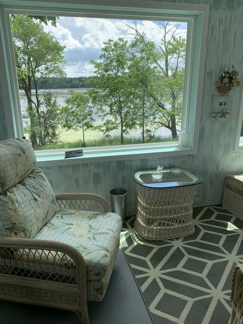 Another photo of the sunroom