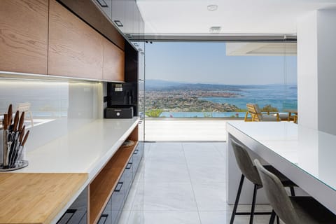 Floor to ceiling glass doors keep the interior sunny and airy all day long!