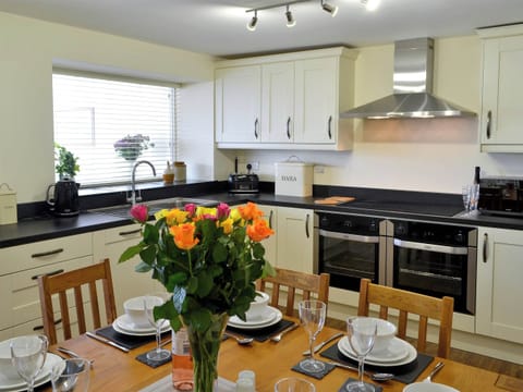 Kitchen and dining area | Tyddyn Eli, Llangwm, near Corwen