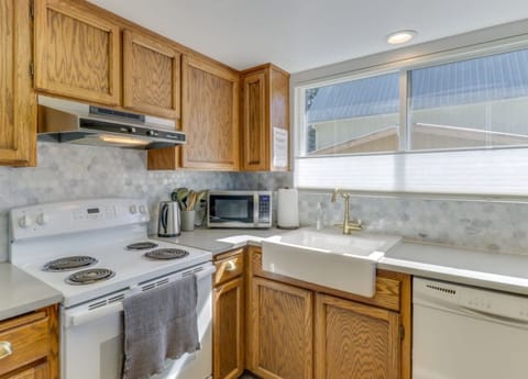 Fully equipped kitchen