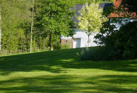The beautiful and extensive gardens at Woodland Cottage will delight you
